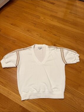 Evereve White V-Neck Short Sleeve Sweatshirt with Tan Shoulder Trim